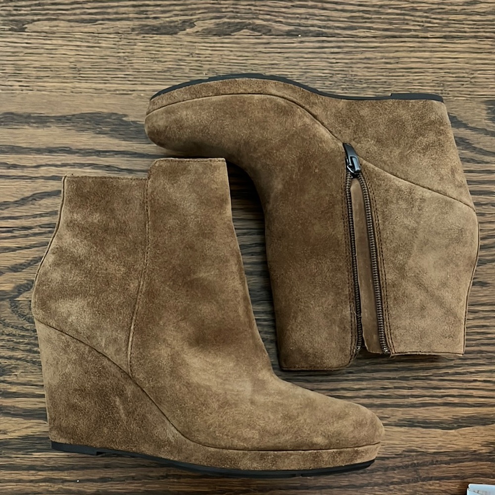 Via Spiga suede bootie, 4.25” wedge (US9), like new